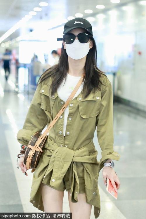 黄圣依露内裤图片,内裤意外露馅,网友热议